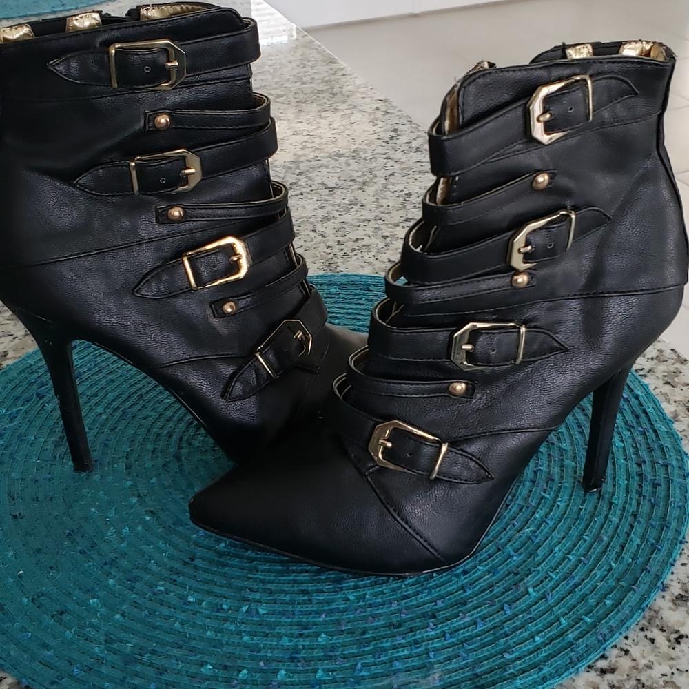 Shoes - Picture 6 of 8
